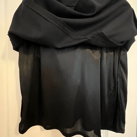 Jonathan F women black skirt. Size medium. - Picture 4 of 5